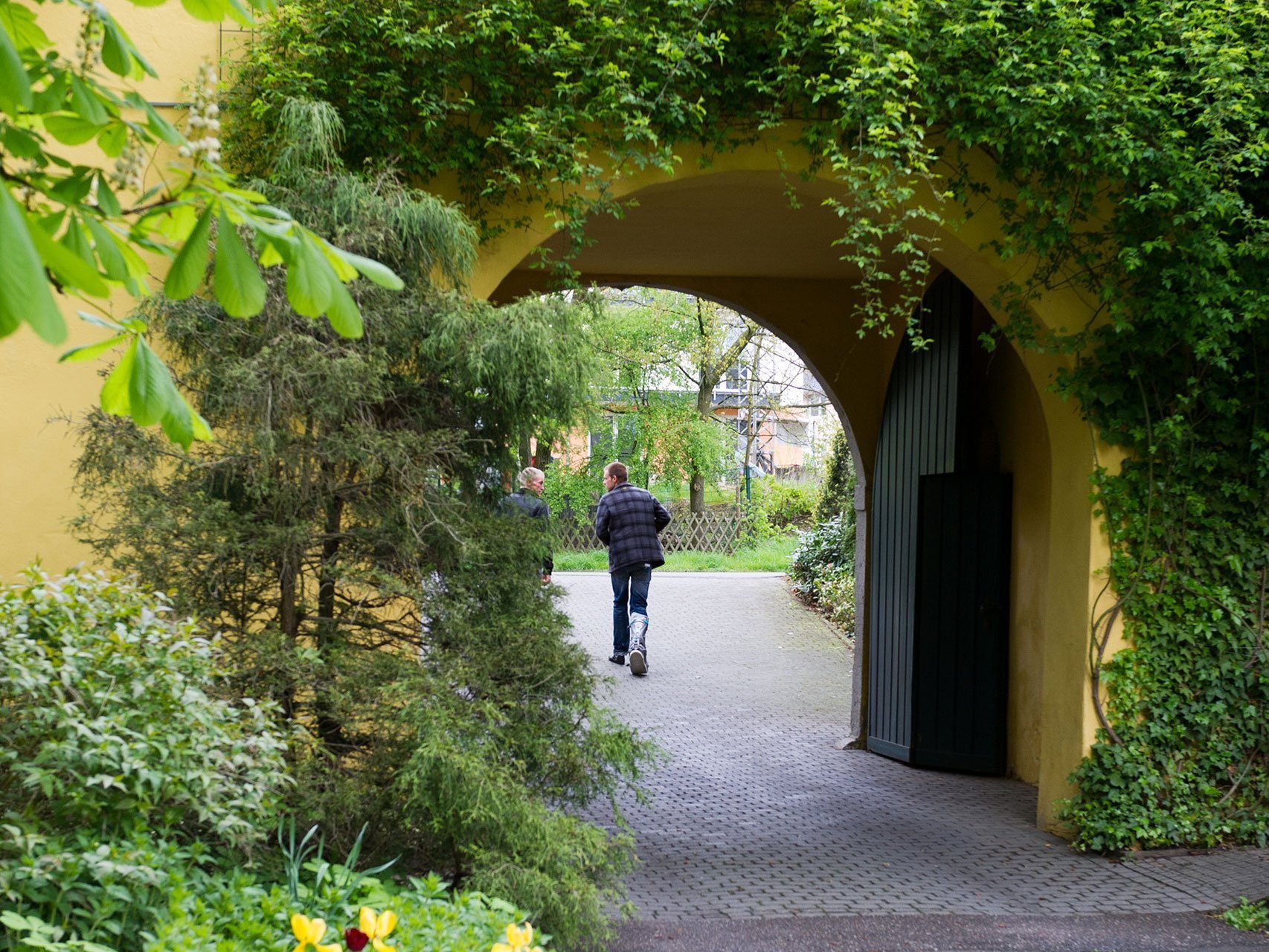 Das Tor zum Anwesen der Suchthilfe Köln